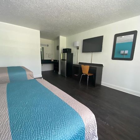 Motel 6 Wilmington, Nc - Market Street ภายนอก รูปภาพ