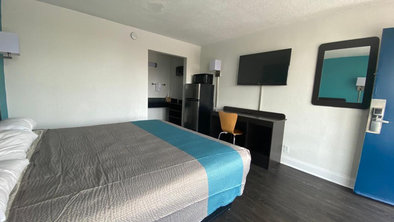Motel 6 Wilmington, Nc - Market Street ภายนอก รูปภาพ