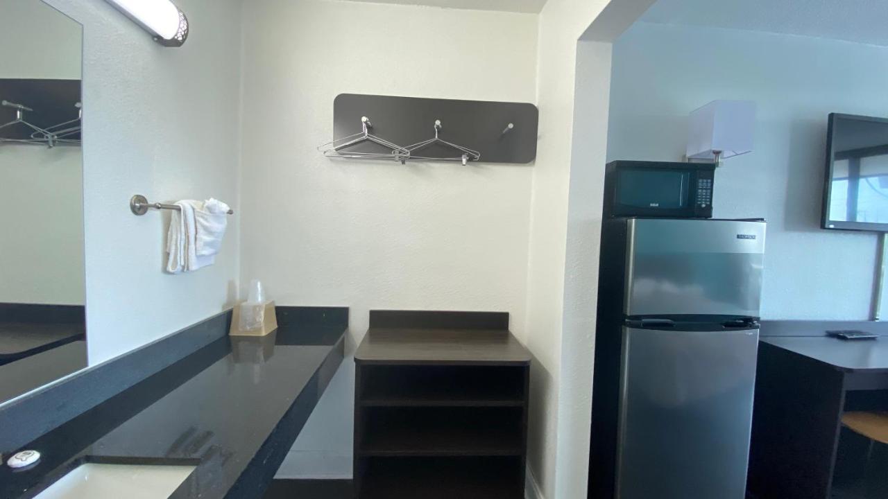 Motel 6 Wilmington, Nc - Market Street ภายนอก รูปภาพ