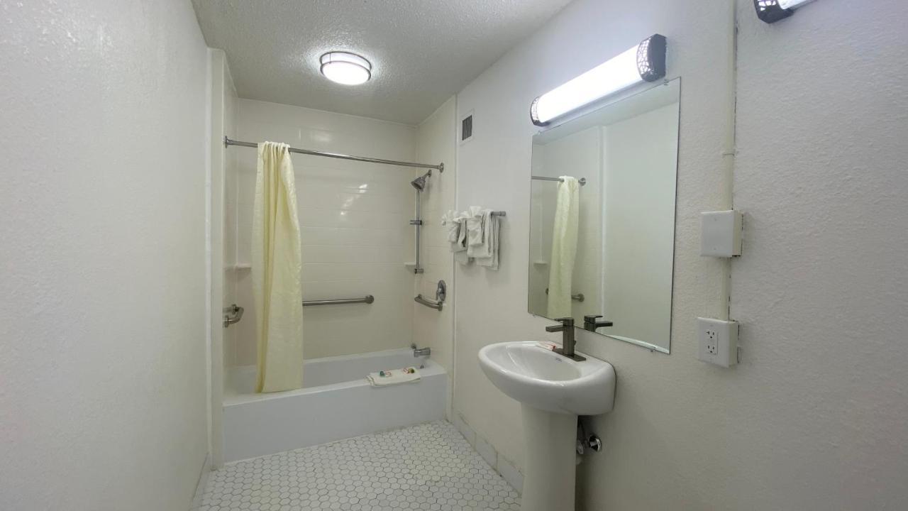 Motel 6 Wilmington, Nc - Market Street ภายนอก รูปภาพ